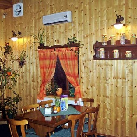Restaurace A Penzion U Vladaru Mikulášovice Exteriör bild