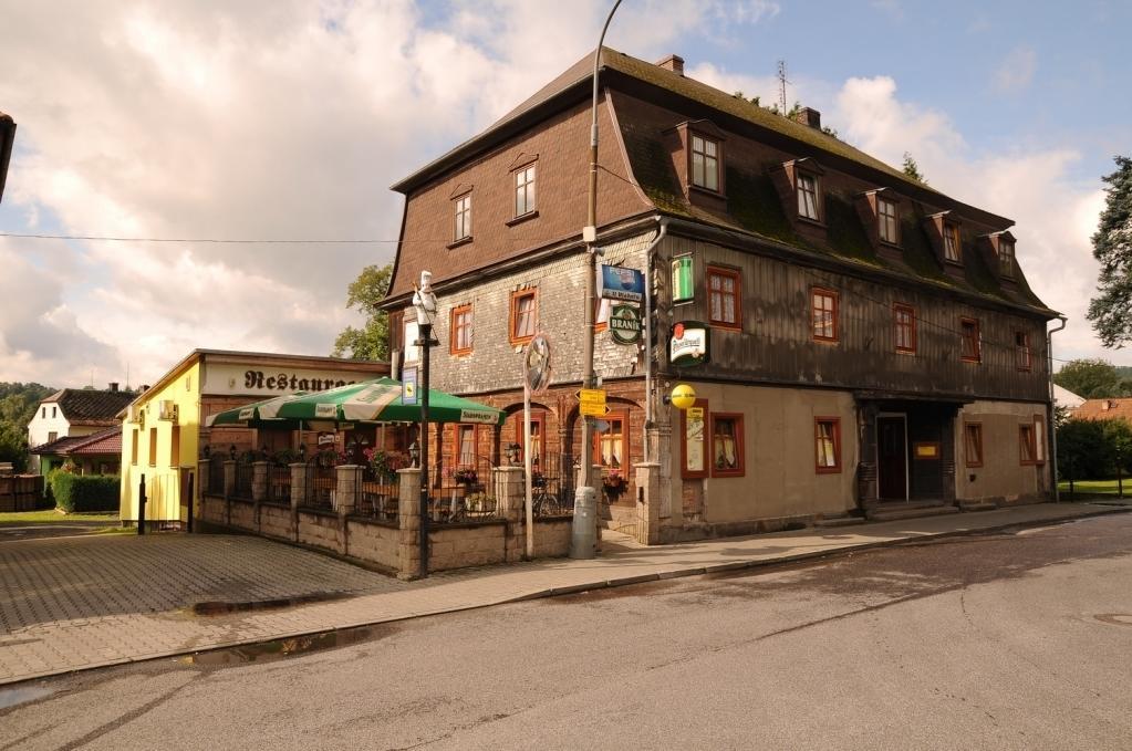 Restaurace A Penzion U Vladaru Mikulášovice Exteriör bild